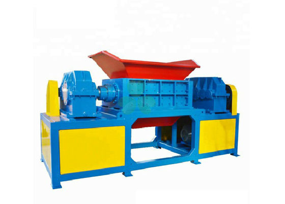 China Twin Shaft Waste Tire Shredder Machine With High Strength Moving Blade supplier